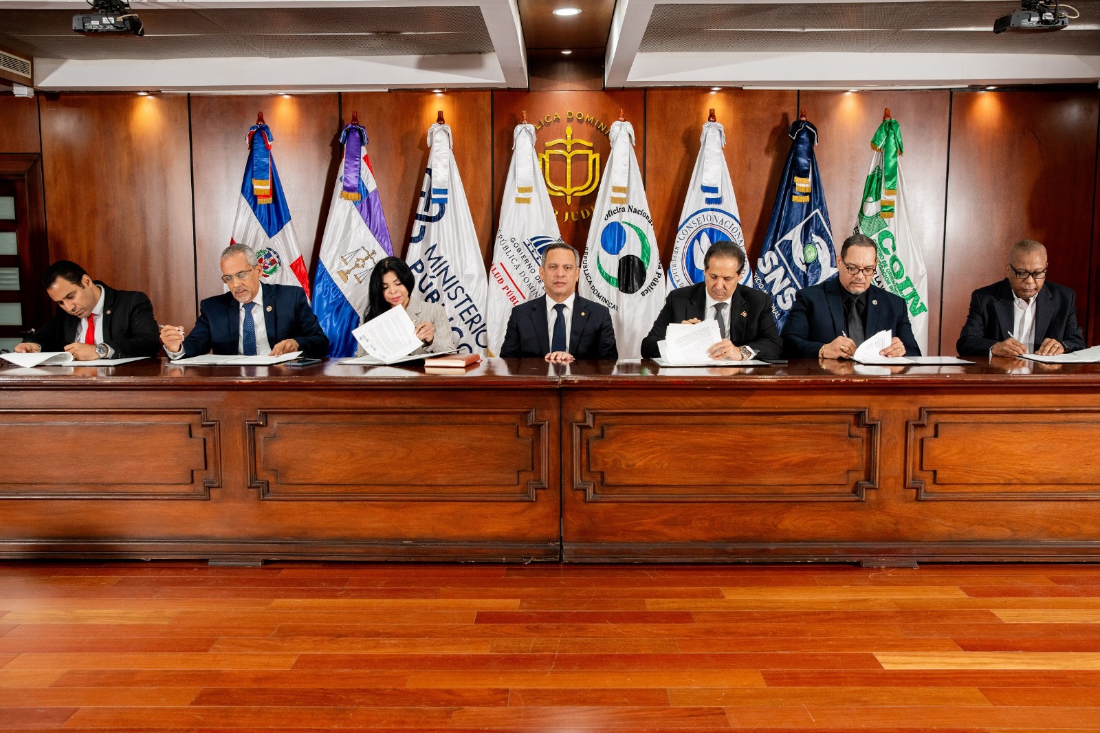 nstituciones acuerdan implementar justicia terapéutica y de reinserción social