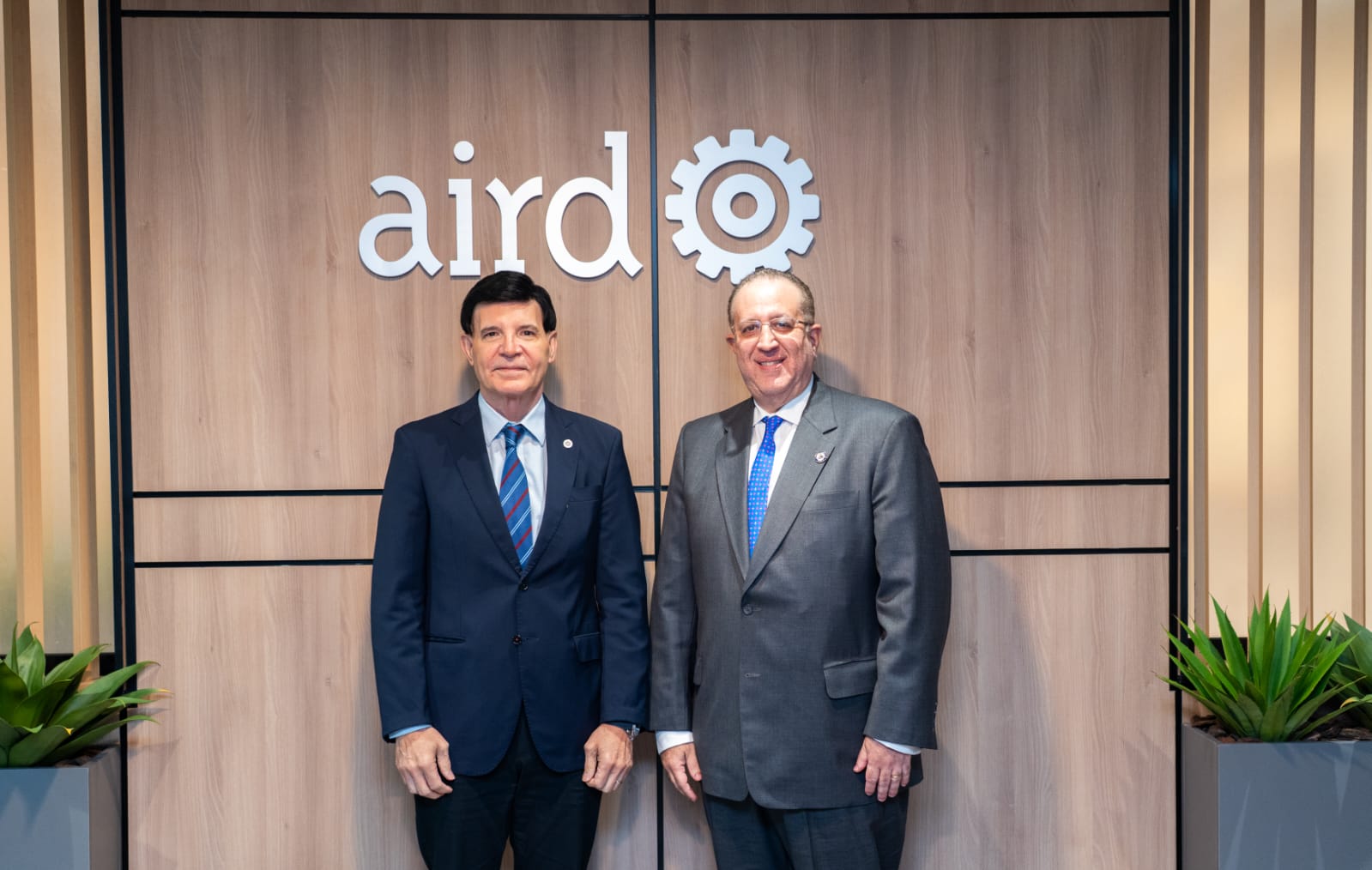 Ministro de Hacienda y Economía dialoga con sector industrial