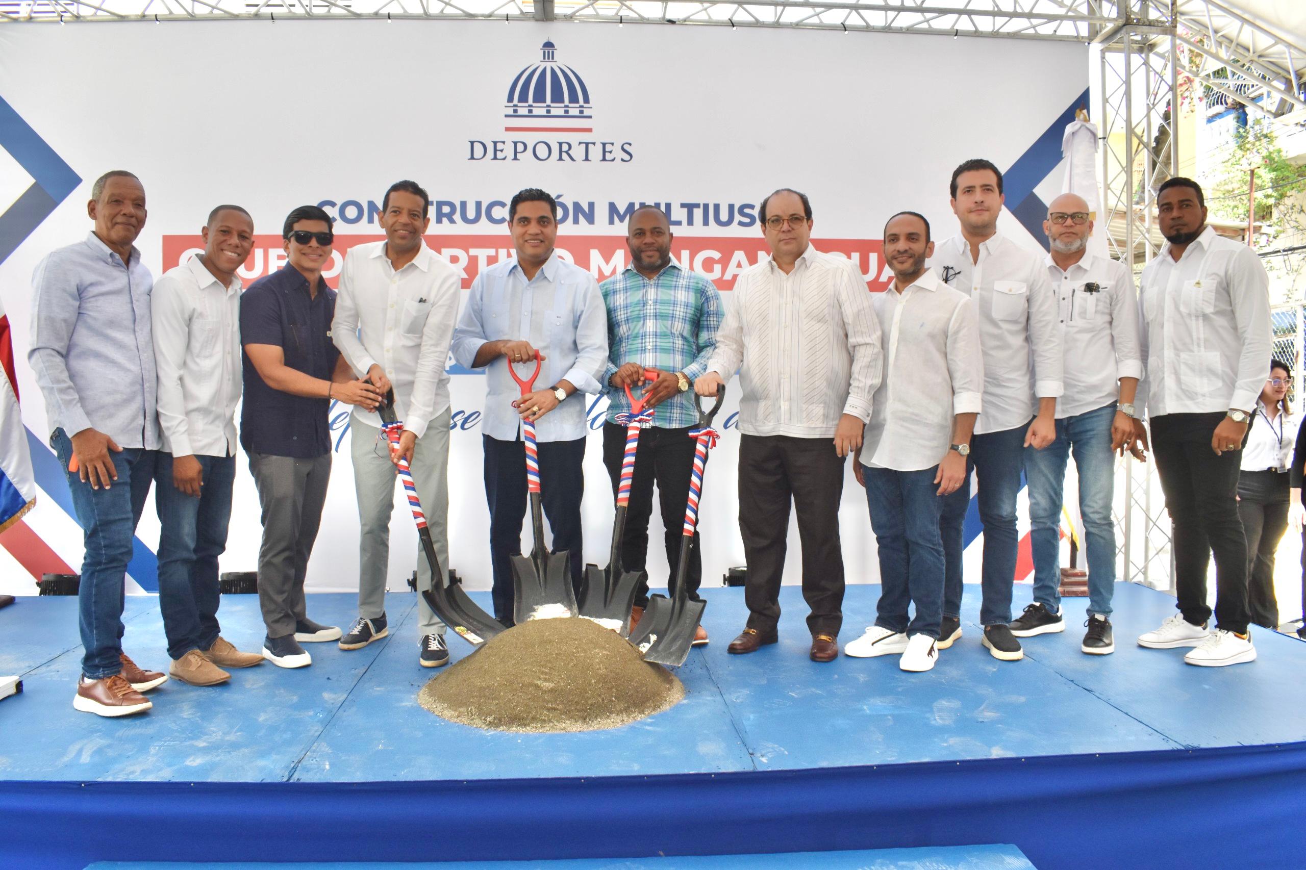 Ministro Kelvin Cruz da primer picazo para iniciar la construcción del multiusos de Manganagua