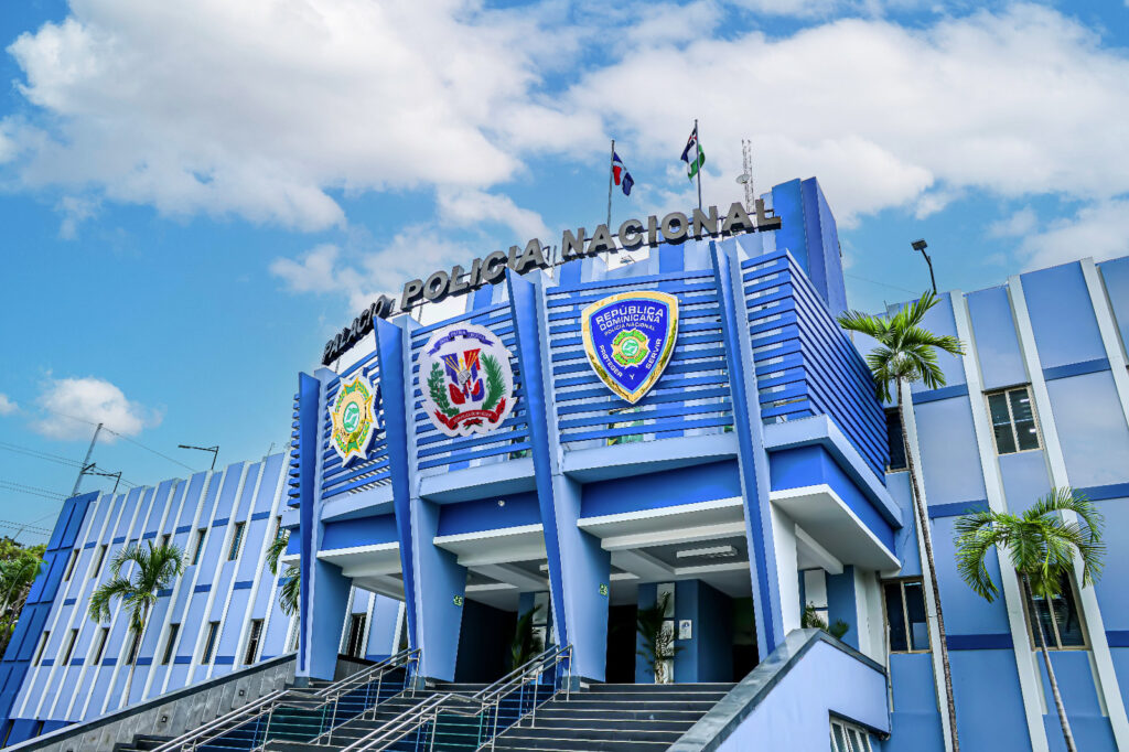Policía Nacional recupera celulares robados y detiene implicados en operativos en Baní