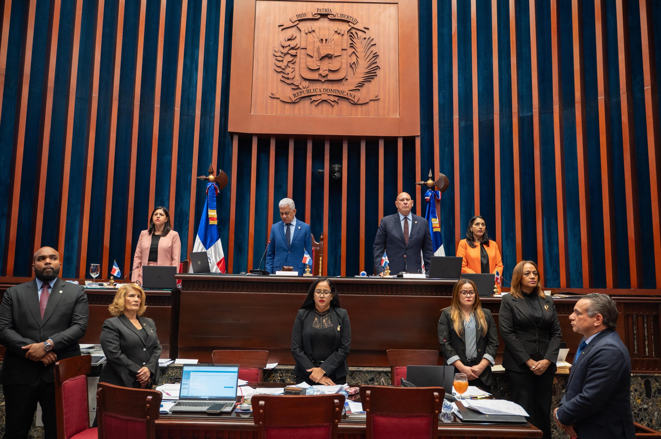 El Senado aprobó en segunda lectura ley que dispone instalación de fuentes de energía renovable en edificios públicos y privados