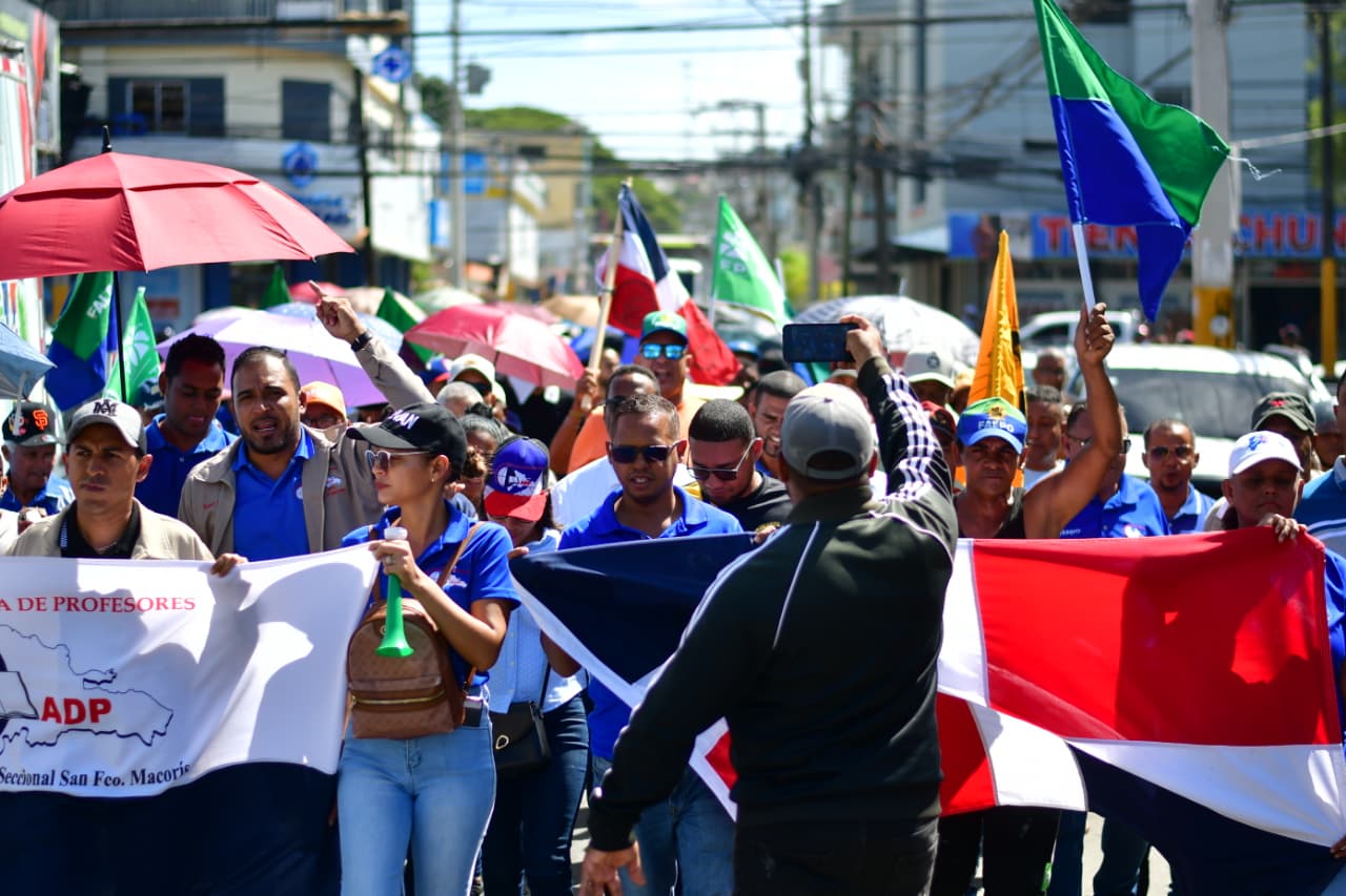 Protestan frente a Edenorte en San Francisco de Macorís por apagones prolongados
