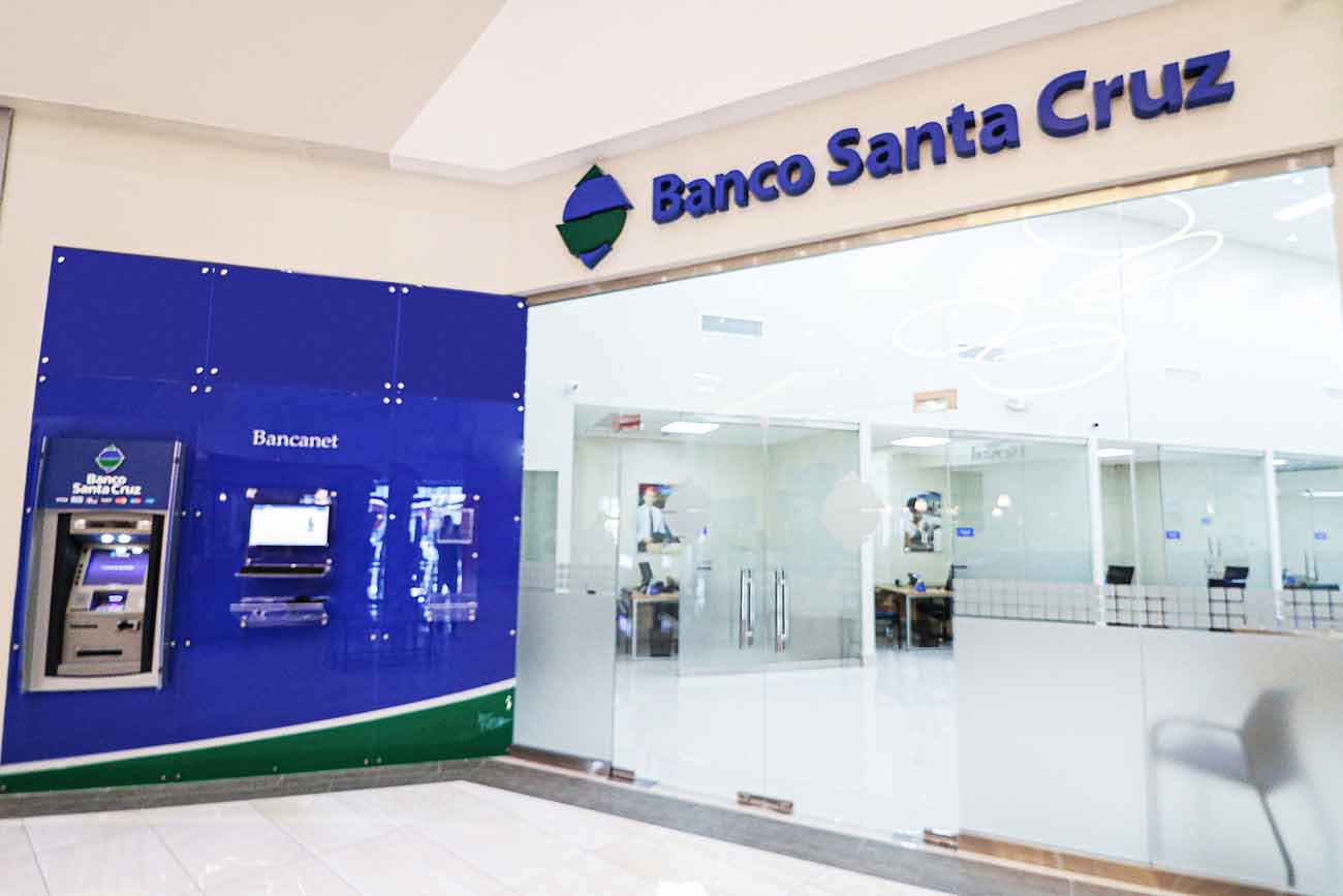 Banco Santa Cruz mantiene calificación “AA-” por Feller Rate: solidez y estabilidad financiera