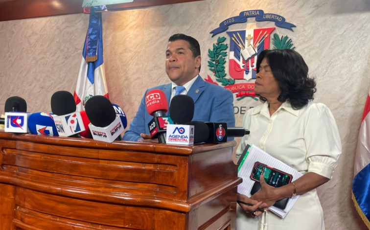 Tobías Crespo somete proyecto de ley para impulsar ciudadanía digital y municipios inteligentes