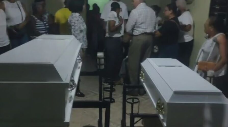 Dolor colectivo en Cotuí: velan los restos de madre y tres hijos fallecidos por envenenamiento