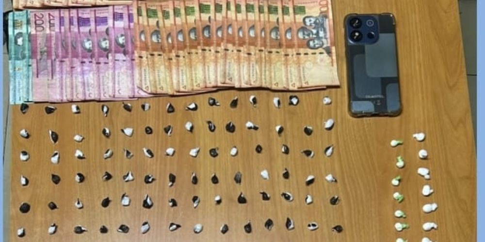 🚨 Dicrim apresa a hombre con drogas, dinero y celular en operativo en La Romana