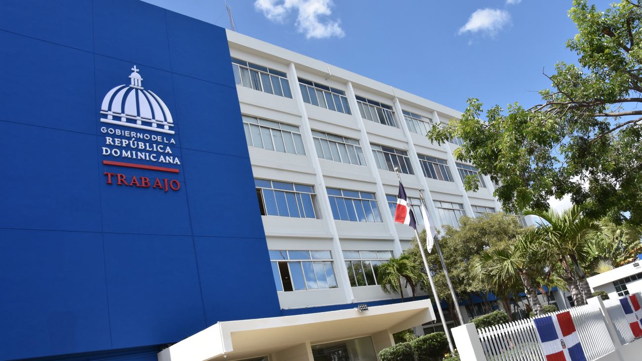 Ministerio de Trabajo reitera día de la Restauración de la República no es laborable