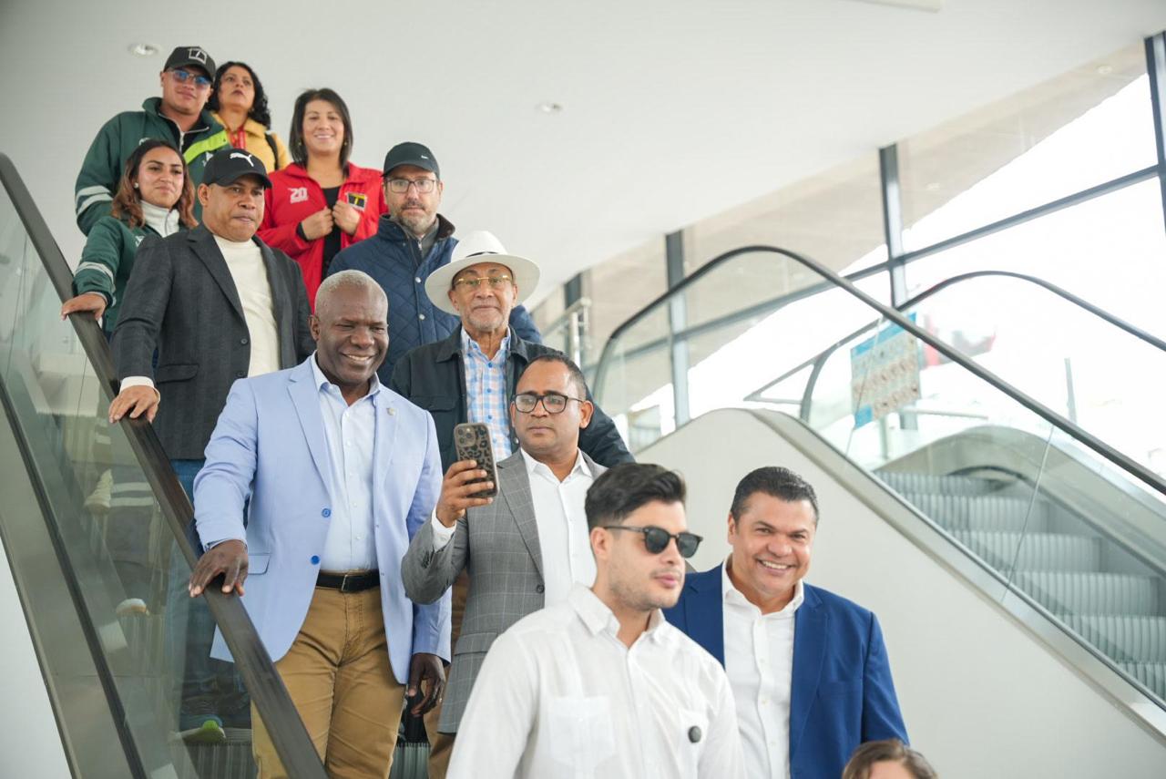 Delegación de diputados visita sistema de transporte público masivo TRANSMILENIO en Bogota, MIO en Cali y METRO Medellin en Colombia.