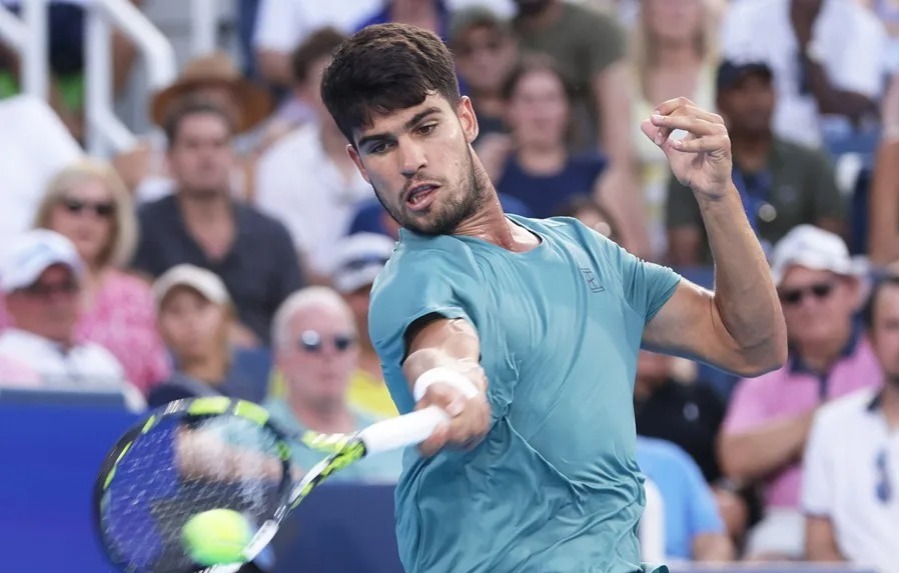 Alcaraz busca romper el invicto de Sinner en pista dura en la final de Cincinnati