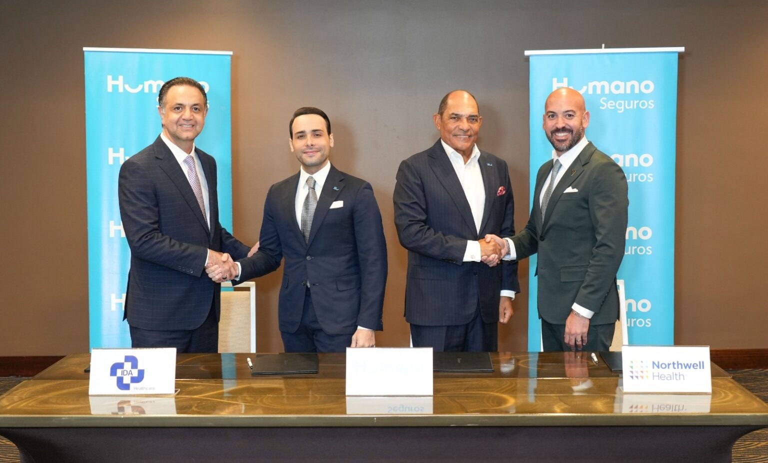 Humano Seguros firma alianza internacional para fortalecer servicios de salud