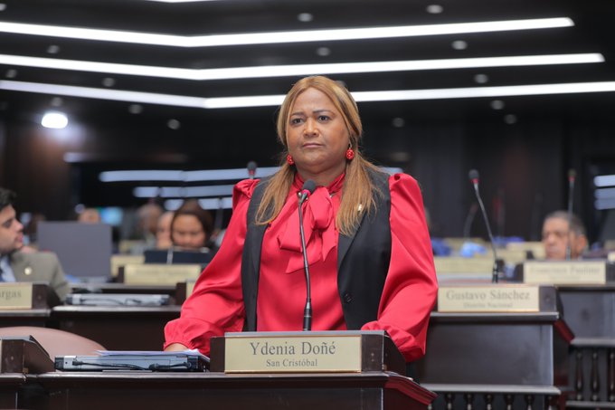 Diputada Ydenia Doñé atribuye a la improvisación, corrupción y negligencia de las autoridades el fracaso en educación
