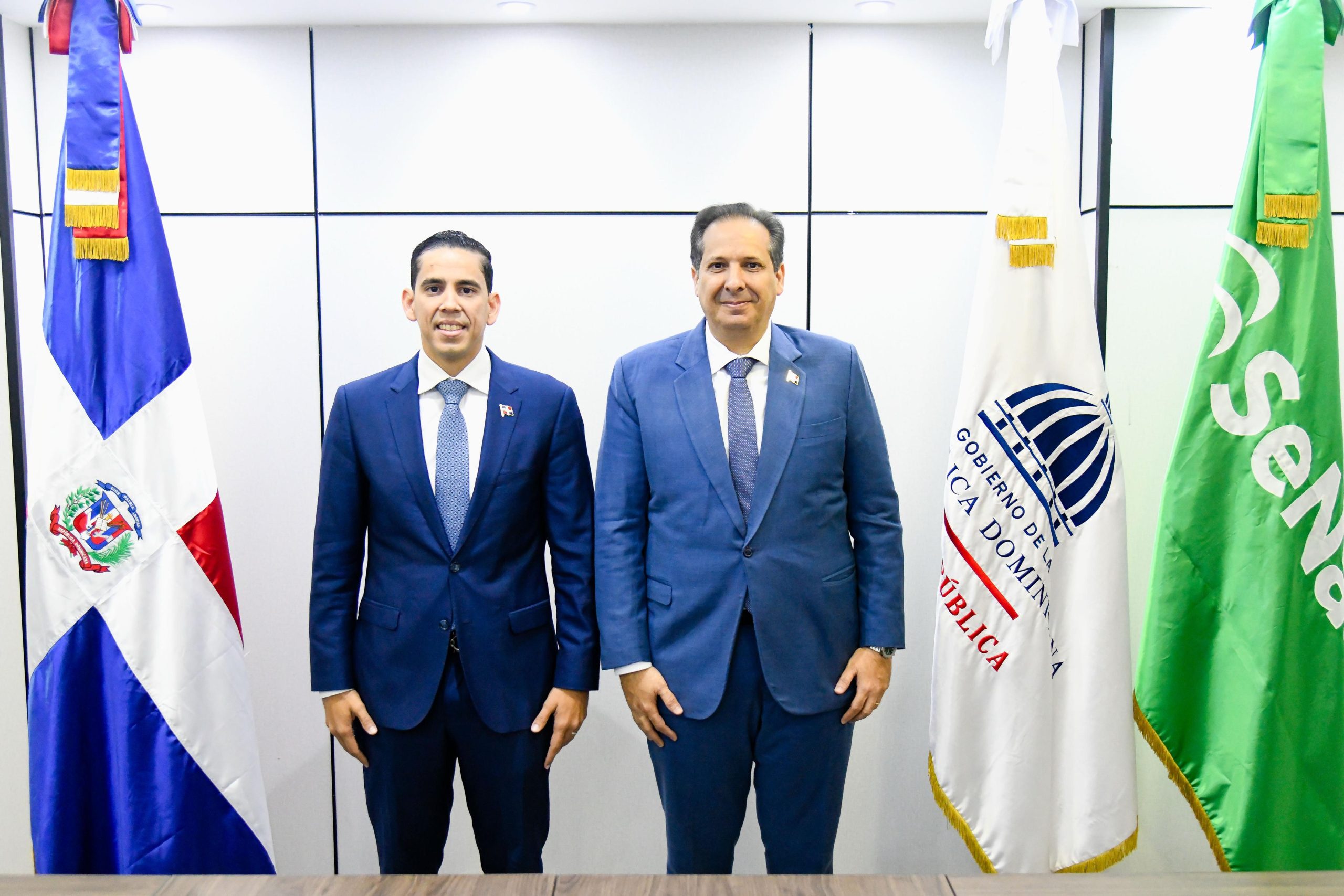 Víctor Atallah juramenta a Edward Guzmán como nuevo director ejecutivo de SeNaSa