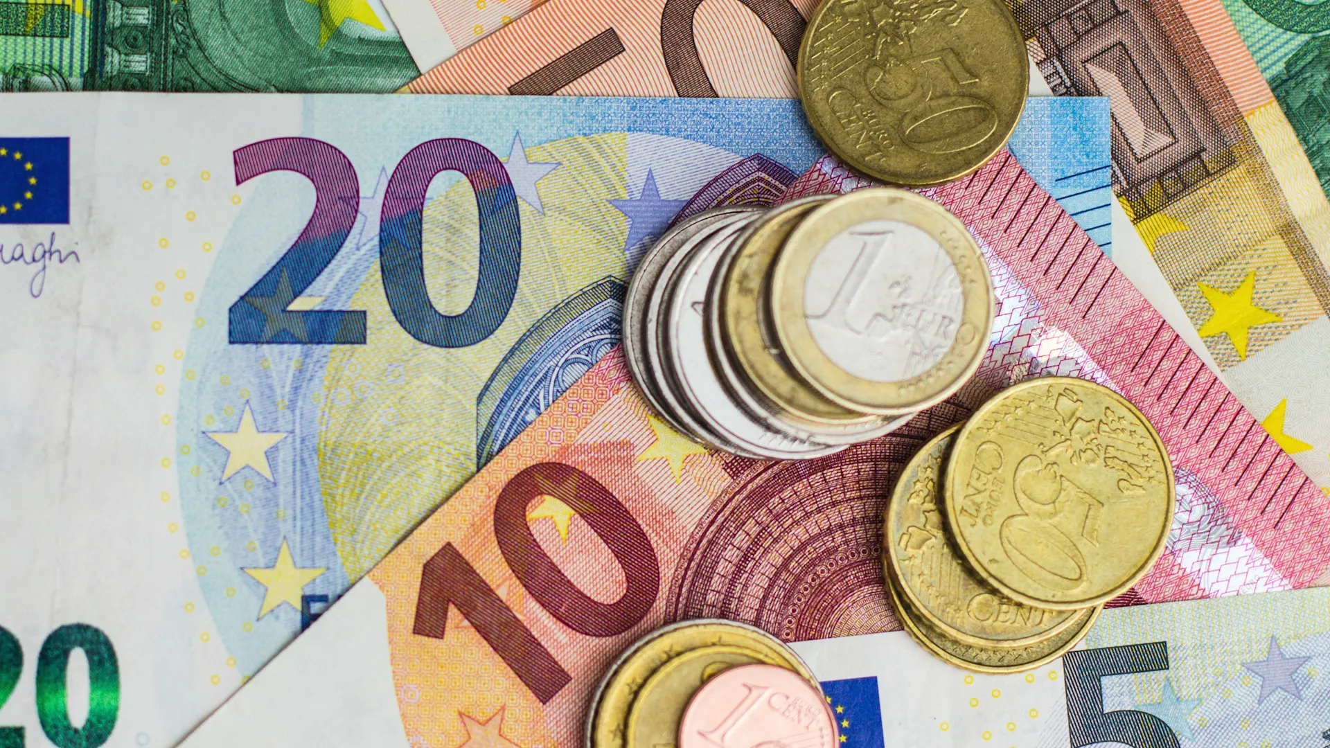 Euro inicia la semana con tendencia a la baja en República Dominicana — lunes 18 de agosto de 2025