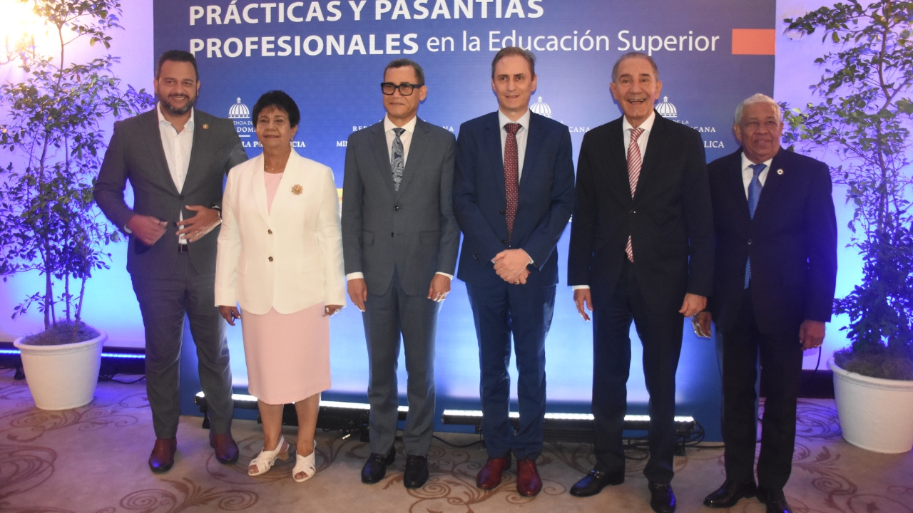 MESCyT lanza normativa nacional para prácticas y pasantías universitarias