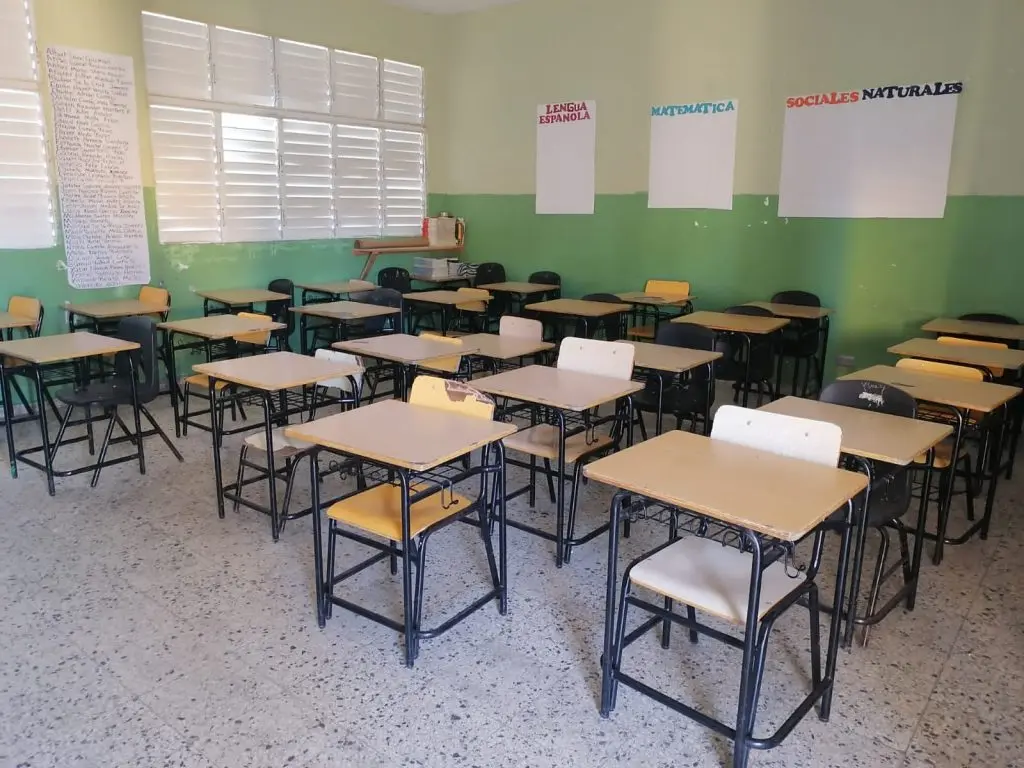 Inclusión en la sombra: 39.5 % de estudiantes en liceos nocturnos son haitianos, revela estudio