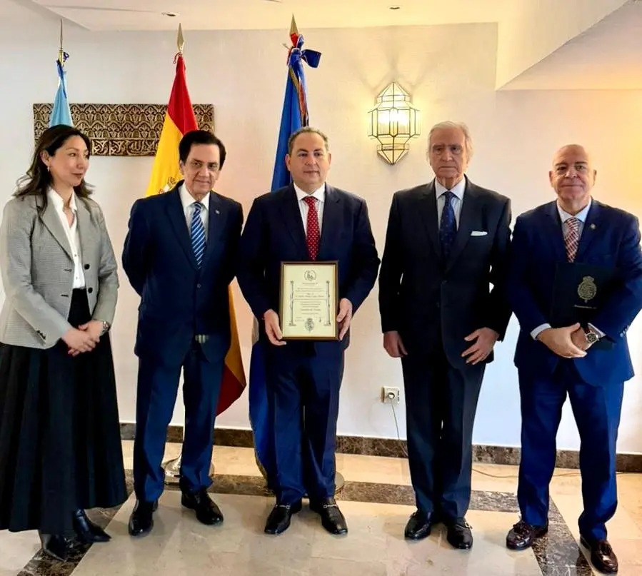 Mario Lama recibe distinción como Miembro de Mérito de la Fundación Carlos III