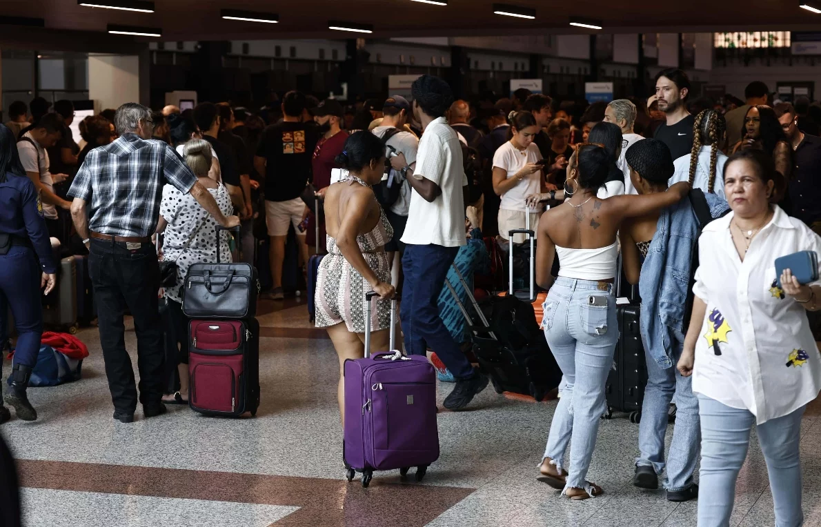 Departamento Aeroportuario ordena investigación tras incidente que afectó a cientos de pasajeros