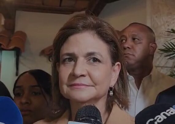 Raquel Peña asiste a juramentación de Andrew Holness en Jamaica: RD reafirma liderazgo regional