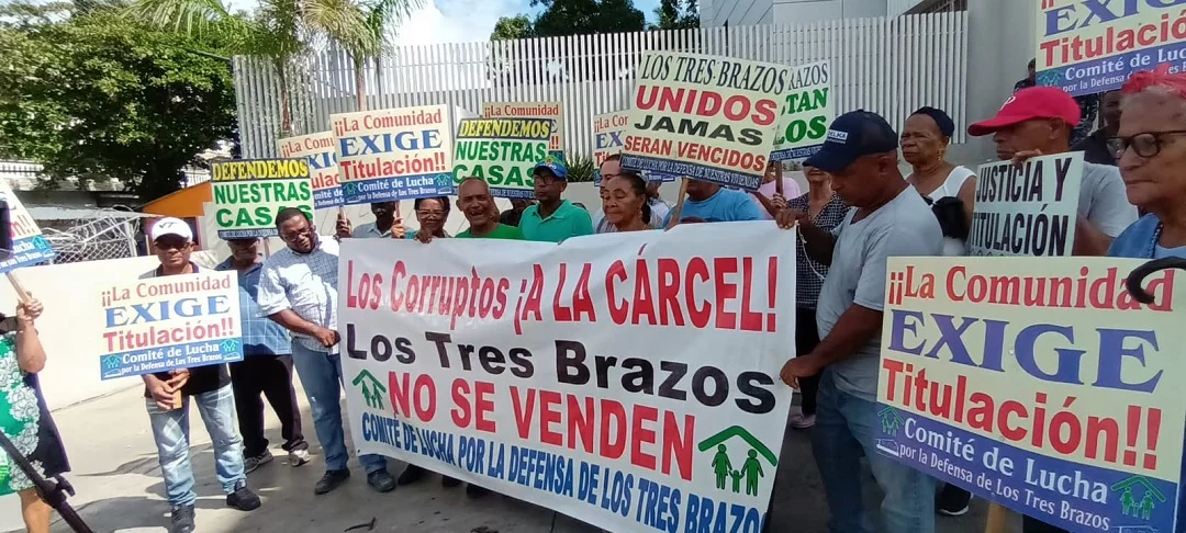 Vecinos de Los Tres Brazos reclaman agua, seguridad y servicios