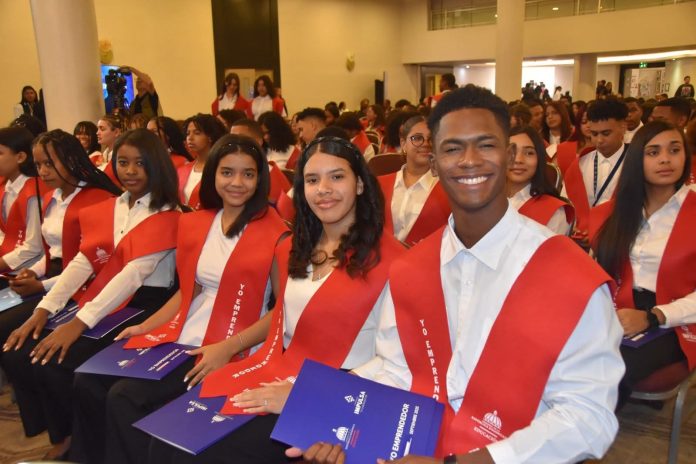 MINERD impulsa el liderazgo joven con graduación de 300 emprendedores