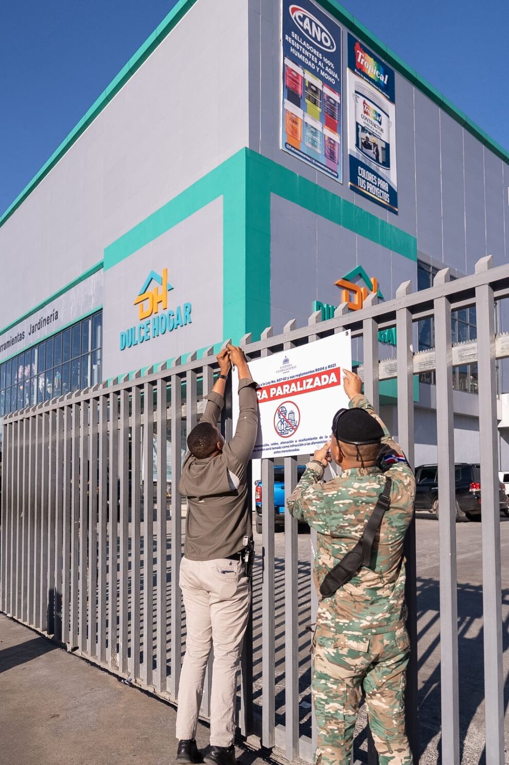 MIVED clausura naves industriales y plazas comerciales en el Gran Santo Domingo por carecer de licencias