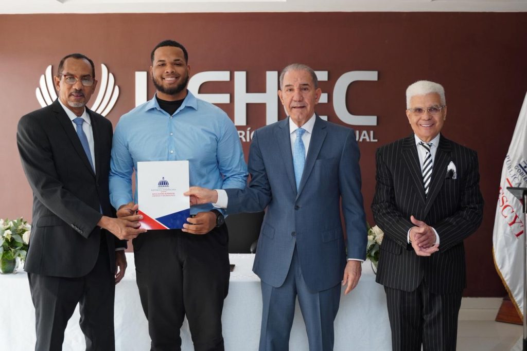 UFHEC recibe a 91 nuevos becados del MESCyT: formación superior con impacto nacional