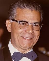 “Dr. Balaguer, bájese los pantalones”