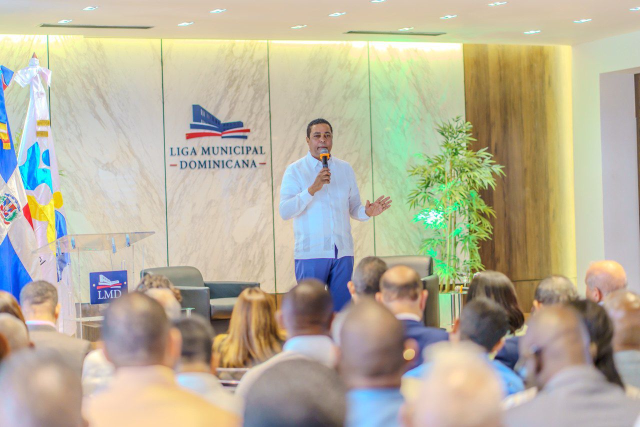 Liga Municipal Dominicana y DGCP socializan con alcaldes novedades nueva Ley de Contrataciones Públicas