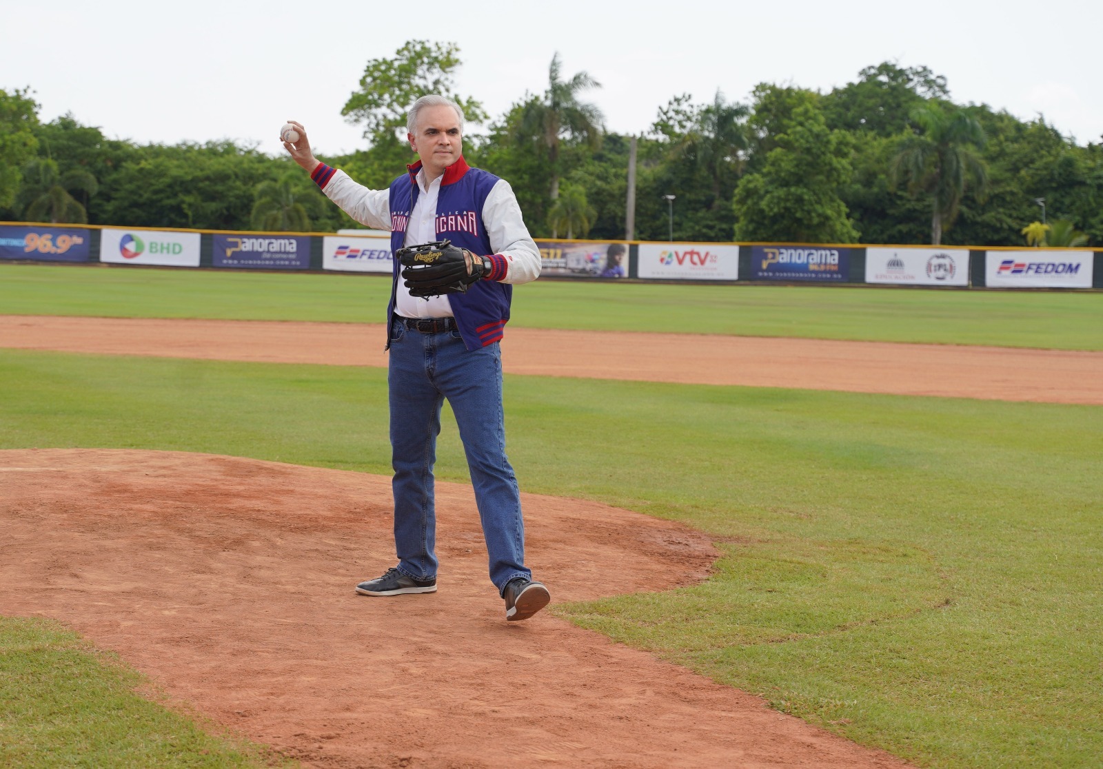 Ministro Luis Miguel De Camps resalta alianza indisoluble entre educación y deportes durante competencia internacional de prospectos