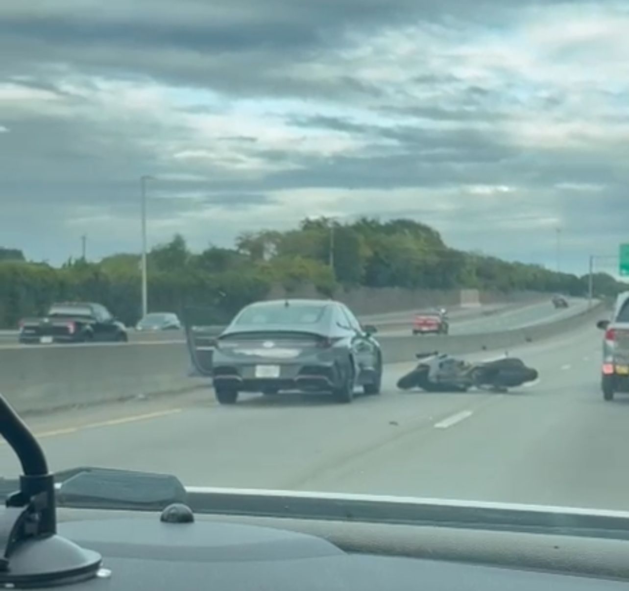 Reportan accidente entre motocicleta y carro en la I-64 entre Norfolk y Virginia Beach