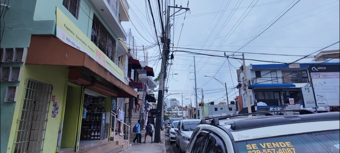 Comerciantes del Distrito Nacional denuncian apagones prolongados: “Pagamos más por menos servicio”