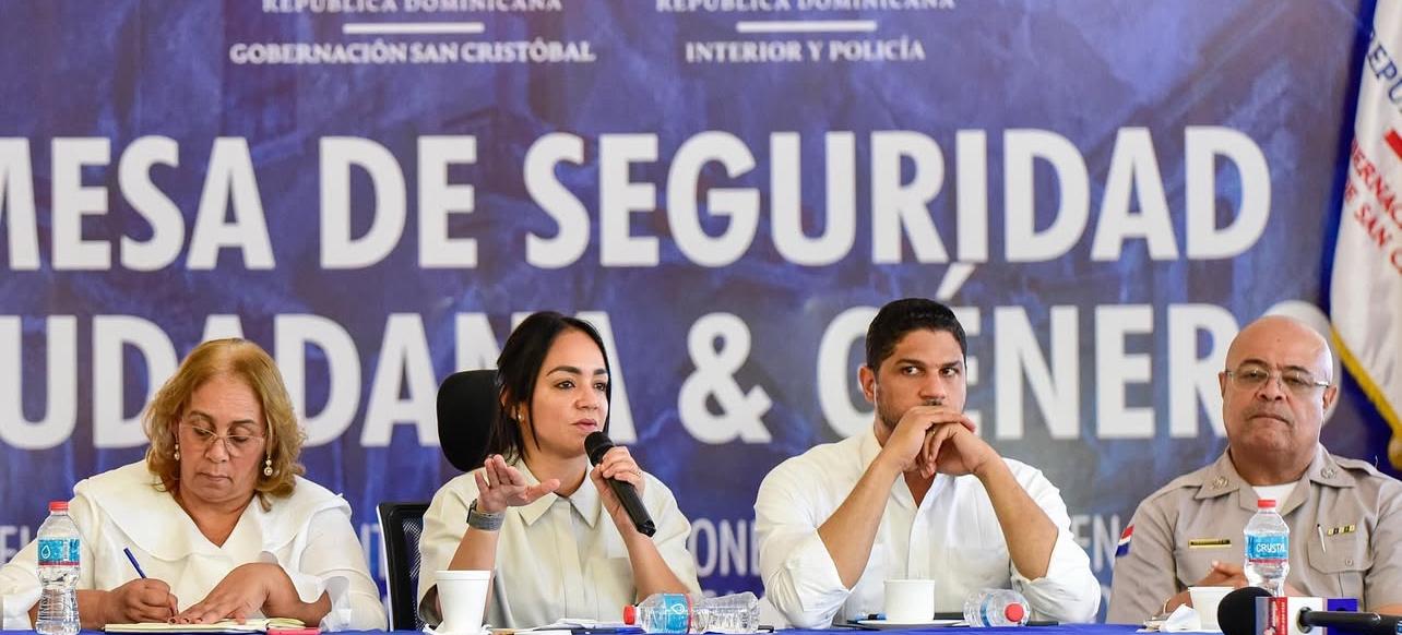 Raful aborda retos de seguridad y convivencia en encuentro con autoridades y líderes comunitarios
