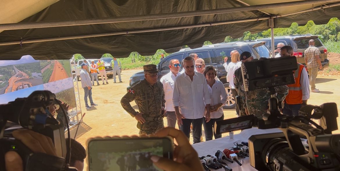 Abinader supervisa avances del muro fronterizo y destaca instalación de fibra óptica para vigilancia inteligente