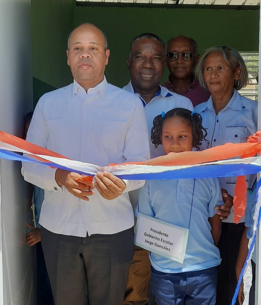 Ministerio de Educación inaugura escuela Jorge González en Galindo, Azua tras 90 años de espera