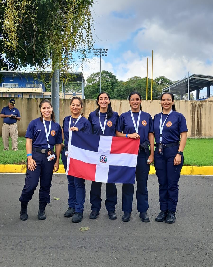 Bomberas del DN conquistan primer lugar en competencia de destrezas en Panamá