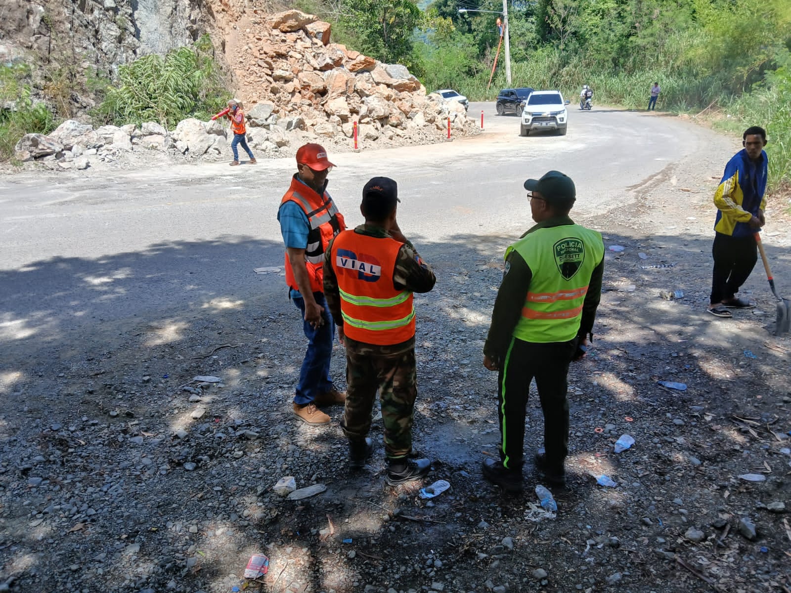 Obras Públicas restablece el tránsito en carretera La Vega–Jarabacoa tras deslizamiento en la zona de La Virgen