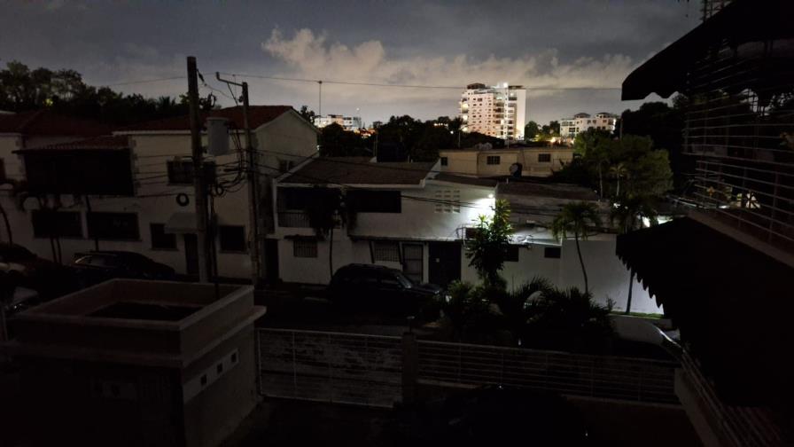 Apagones vuelven a castigar a los dominicanos: distribución eléctrica, principal causa según informes técnicos