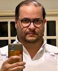 Tribunal impone garantía económica a Aquiles Jiménez por querella de difamación interpuesta por Alicia Ortega y Fernando Hasbún