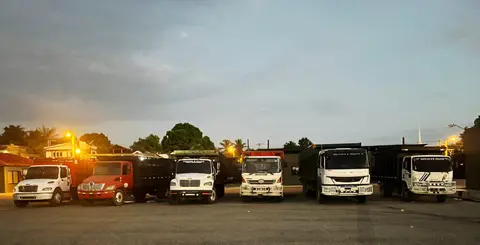 Interceptan Seis Camiones con Ganado sin Documentación en la Frontera