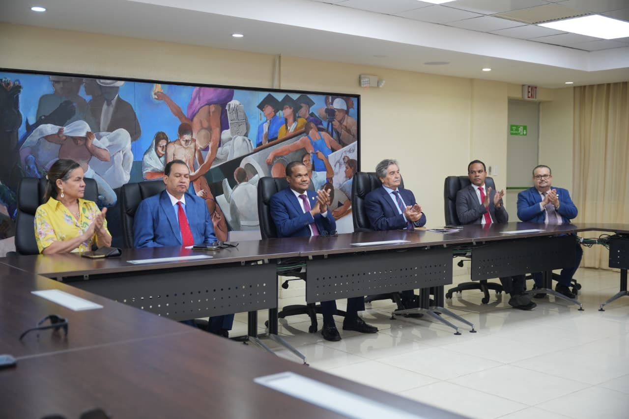 UASD amplía su oferta con dos nuevos doctorados en alianza con universidad española