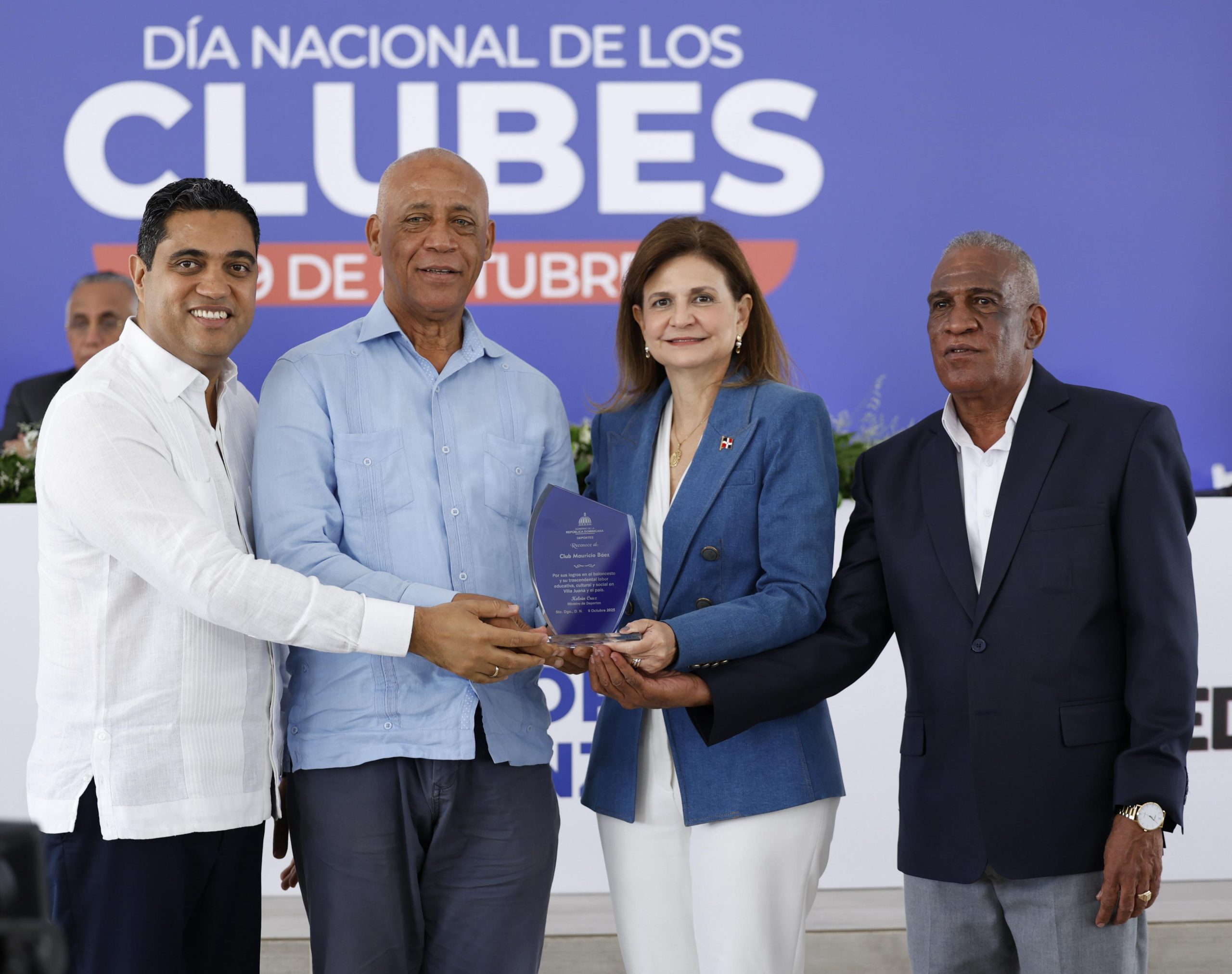 Vicepresidenta Raquel Peña y ministro Kelvin Cruz conmemoran el día de los clubes