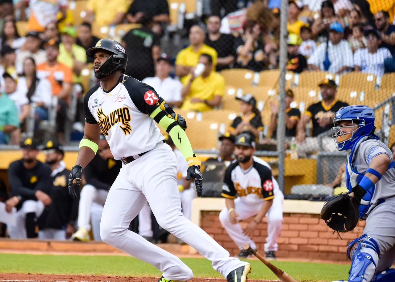 Águilas imponen dominio en el debut: Licey cae 4-0 en Santiago