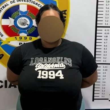 Mujer arrestada por extorsionar con fotos íntimas en Tenares