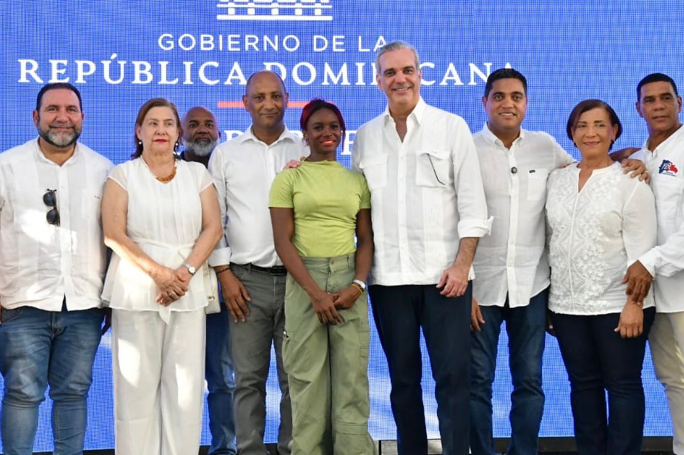 Presidente Abinader dispone RD$2,000 millones para construcción de 25 polideportivos a nivel nacional