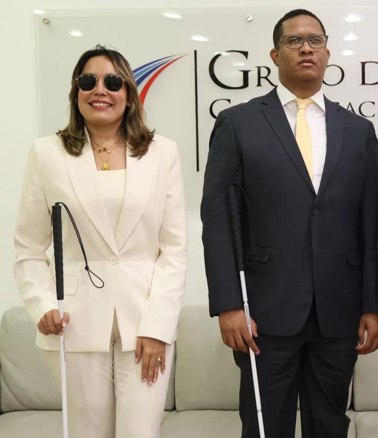 Un camino de inclusión: el valor del bastón blanco en la vida de los no videntes