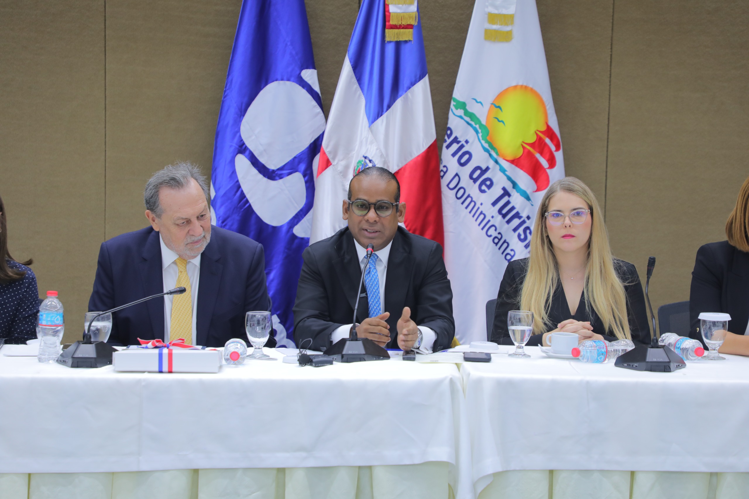 Diputados reciben expertos de ONU-Turismo, tratan tema de Estrategia Nacional de Turismo Sostenible.