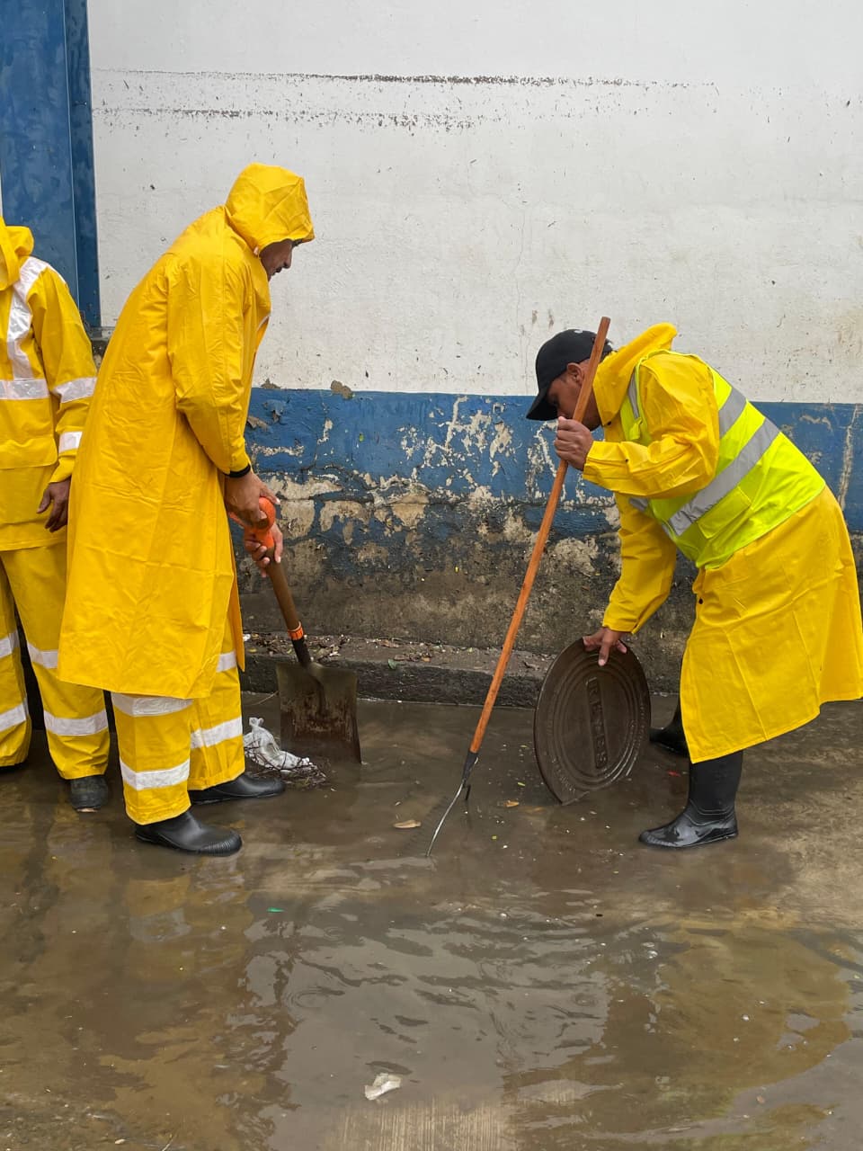 1,500 brigadistas de Alcaldía del DN combaten en las calles los efectos producidos por tormenta.