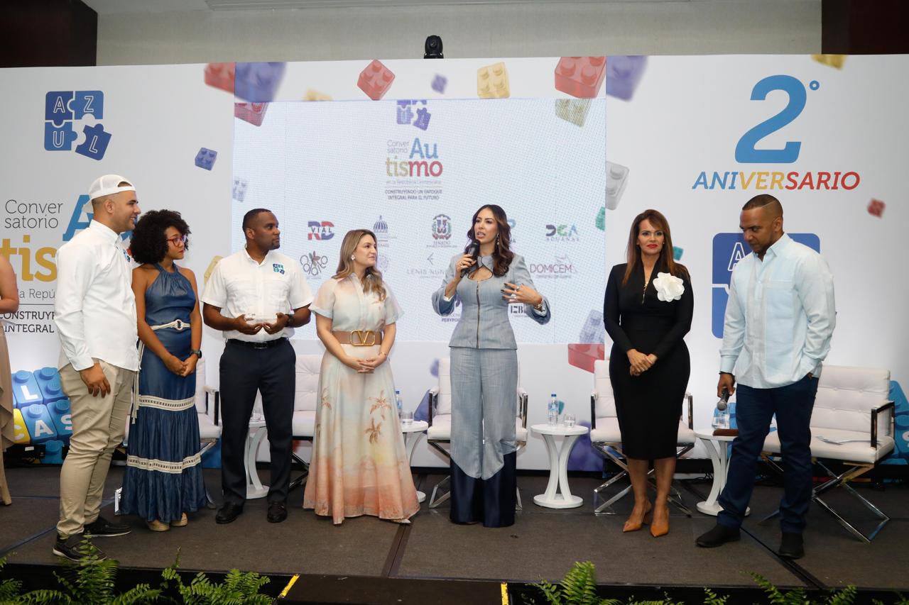 Expertas internacionales Miriam Inkenbrandt y Ángela Tejeda participan en conversatorio de Azul Podcast sobre autismo en República Dominicana.