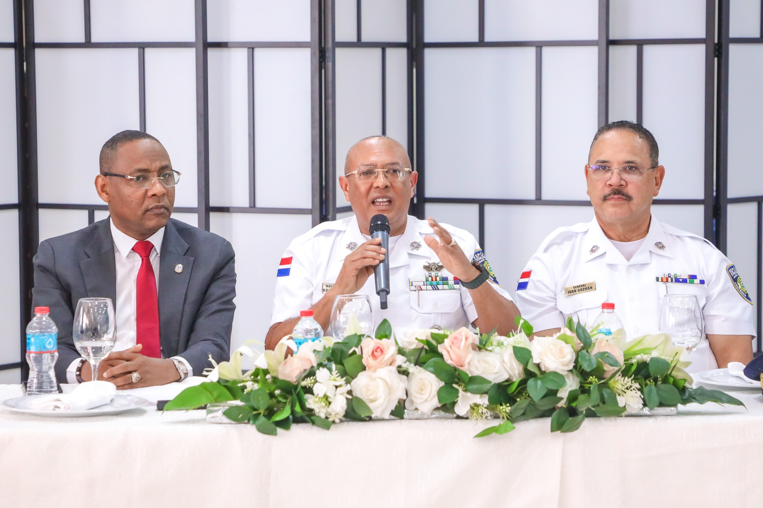 Diputados se reúnen con director de la Policía y socializan varios temas, incluyendo proyecto de Reforma Policial.