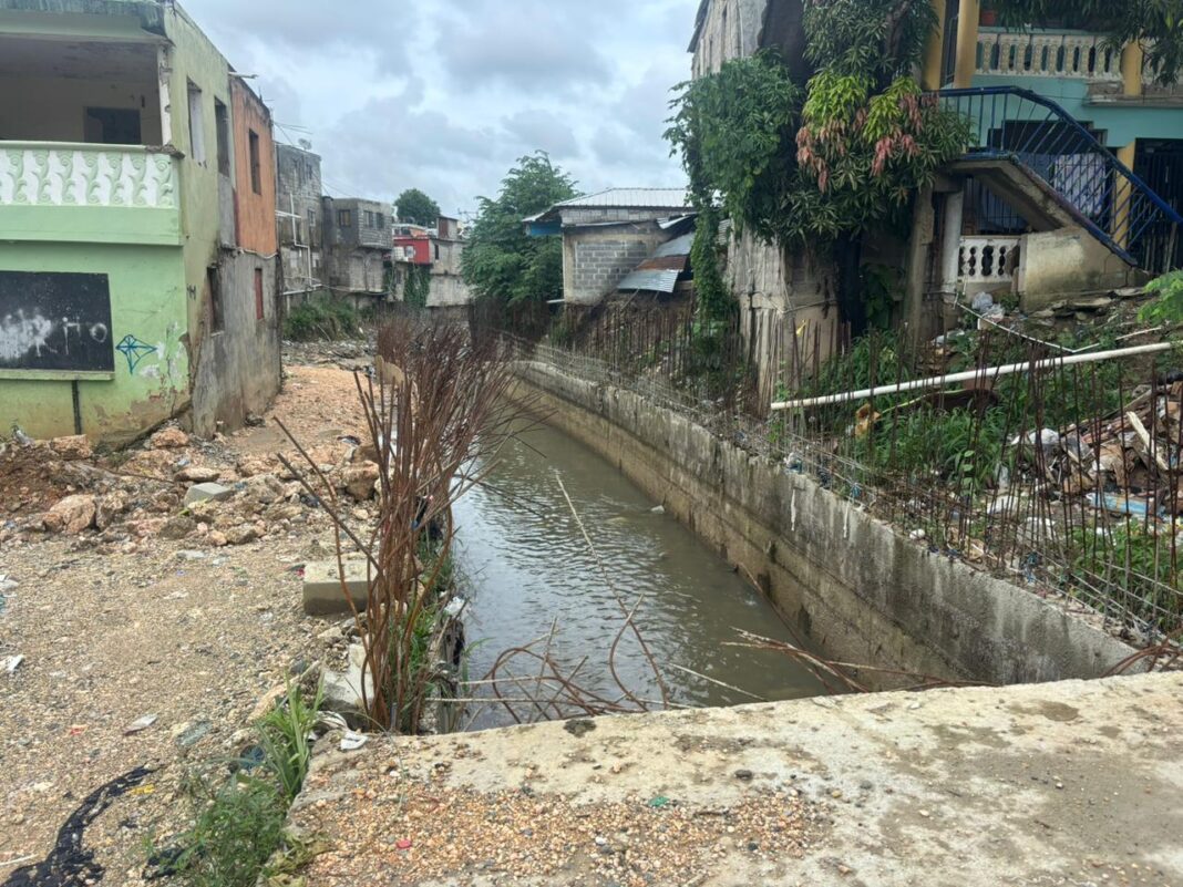 En Los Girasoles confirman avances en el saneamiento de cañadas tras declaraciones del presidente Abinader.